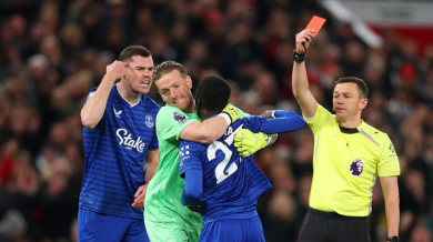 Куриоз на "Олд Трафорд": Съотборници се сбиха, съдията изгони Гей Видео