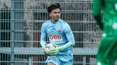 Вратар от Рапид (Виена) тренира с Дунав