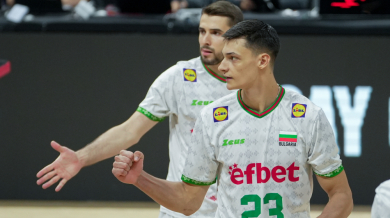 Пацо Тигъра и Алекс Николов празнуват