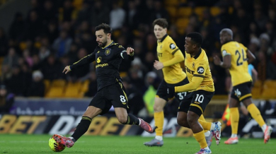 Манчестър Юнайтед счупи от бой слабак Видео