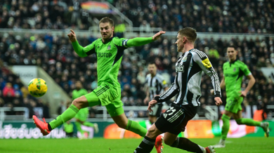 Младок спаси Нюкасъл в късно шоу