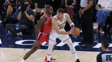 Дончич се контузи при загуба в дербито на Лос Анджелис