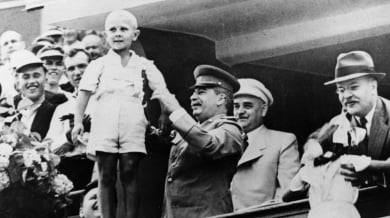 БКП нарежда на Левски и ЦСКА: Оставете душите си в чест на спасителя Сталин!