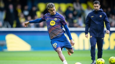 Световна звезда зарадва деца на плажа Видео