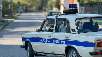 Лудница на "Армията", ченгета укротяват страстите