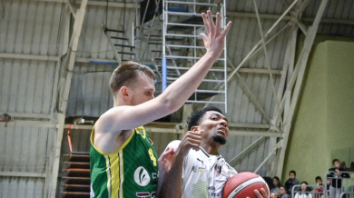 Фаворитите с победи в баскетболното първенство