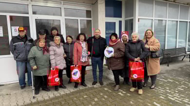 8888.bg и „Феникс на доброто“ осигуриха 150 хранителни пакета за пенсионери и диабетици в Костенец