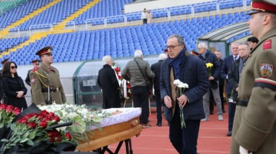 Държавни глави се преклониха пред великия Пенев Снимки