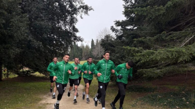 Илиан Илиев прати играчите да бягат в парка