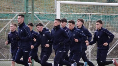 Двама юноши започнаха със Септември