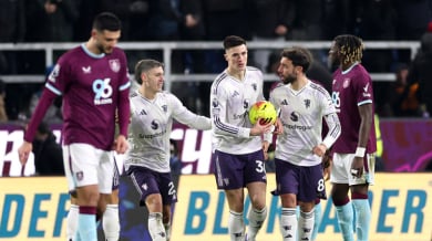 Слабак спря Манчестър Юнайтед в дебюта на Флетчър