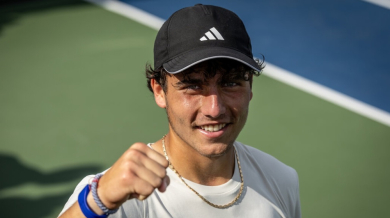 Иван Иванов на финал при мъжете, чака руснак