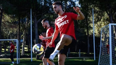 ЦСКА срещу двама българи