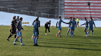 Лидерът във Втора лига прегази румънци