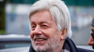 Валентин Михов става на 72