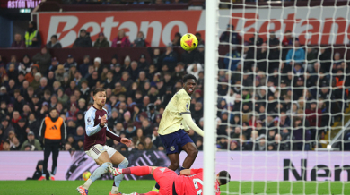 Астън Вила се издъни у дома