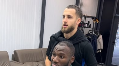 Бръснар пътува до Анталия, за да вкара левскарите във вид