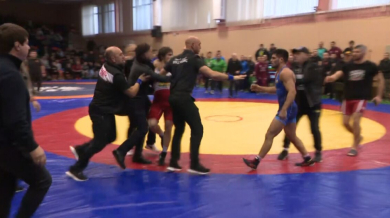 Грозен скандал в Сливен! Борец полудя и получи юмрук от съдийка