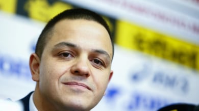 Цанко Цанков шампион на зимно плуване