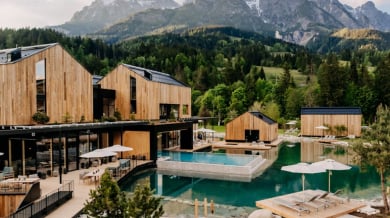 Разкриха секретна сватба на известен футболен треньор