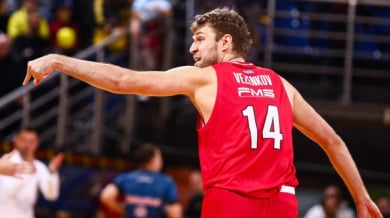 Везенков oтново над всички при успех на Олимпиакос