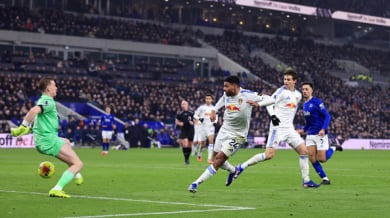 Груев титуляр при реми на Лийдс