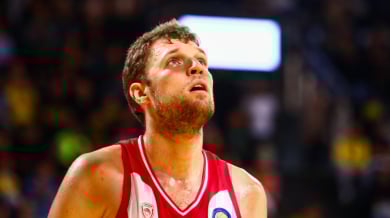 Наказаха Везенков за екшъна с грък