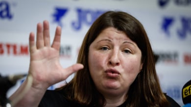 Златева ядосана на Добрев: Иска в Дубай и на Малдивите