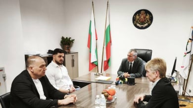 Министърът на спорта се срещна с Карлос Насар