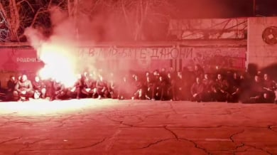 Цесекари почетоха Велинов пред "Армията", запалиха факли 