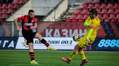 Локо (Сф) нанесе първа загуба на Ясен Петров, вратар с комичен гаф