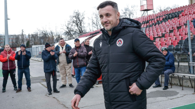 Много любопитно име вариант за треньор на Локо Сф, ако Генчев си тръгне