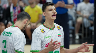 Алекс Николов заби последната точка и изведе Чивитанова до финал