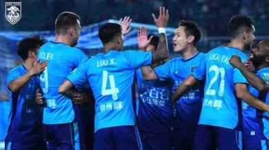 Алекс Колев асистира на Хуй Шу
