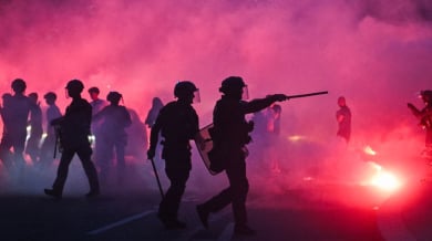 Кошмар в сърцето на Европа, запалени коли и над 400 арестувани след огромната радост