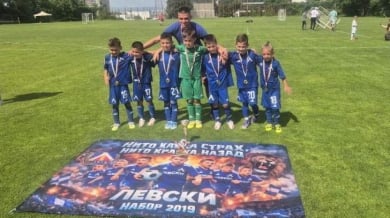 Малките левскари грабнаха купа от "Бате Шами"