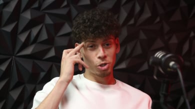 Изповед пред БЛИЦ Live: Станах футболист чрез "Фейсбук", цепя дърва и събирам сено на село