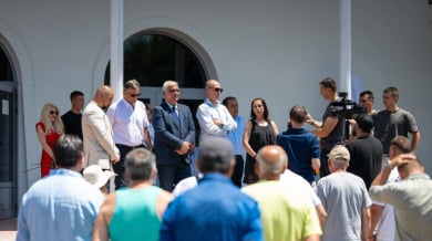 Откриха бюст паметник на Сашо Паргов