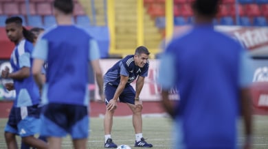 Веласкес избра групата за мача с Борац