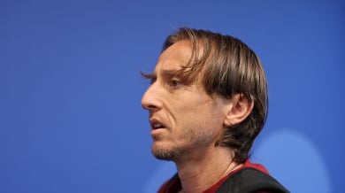 Модрич преподписа с Милан