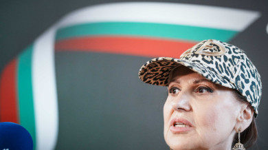 Илиана Раева тропна по масата: Осем години чакаме за зала
