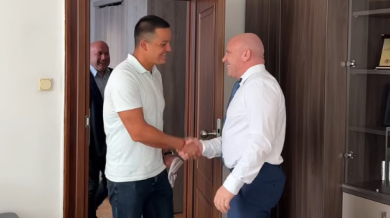 Министър Керязов награди Цанко Цанков след Ла Манша