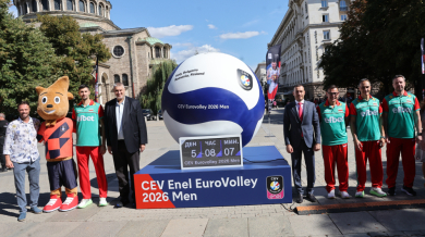 Огромна волейболна топка се появи в центъра на София за Евро 2026