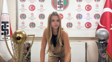 Сензация: 22-г. красавица назначена за треньор на мъжки отбор