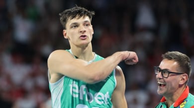 Алекс Николов блести за Лубе