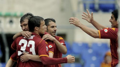 Рома се озова на три точки зад Фиорентина, Тоти с два гола