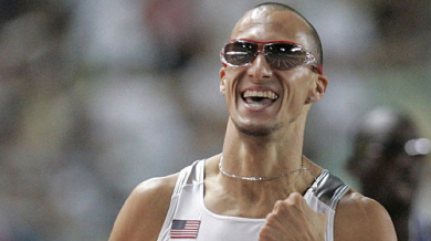 Световният шампион Уоринър триумфира на 400 м. в Осака