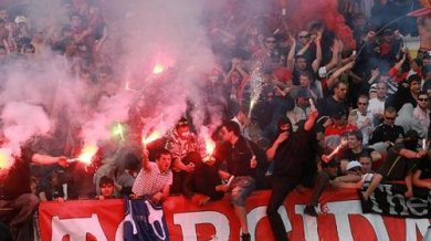 Фенове на ЦСКА и Левски се млатят край НДК