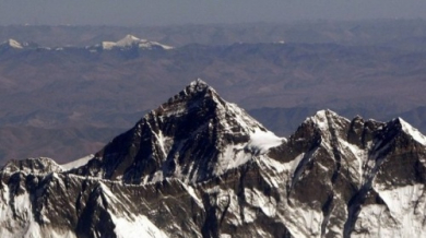 Китайски алпинист загина на Еверест от “височинна болест”