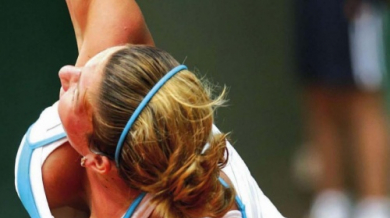 Румънска тенисистка намалява гърдите си